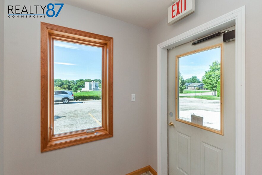 More Photos Of 6325 7th Street Ct SW, Cedar Rapids Warehouse For Lease