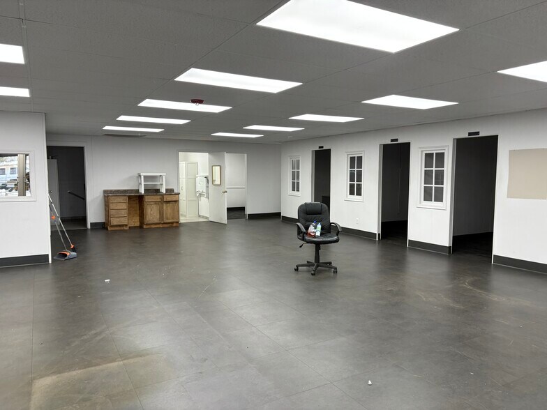 More Photos Of 2905 N Lincoln Rd, Escanaba General Retail For Sale