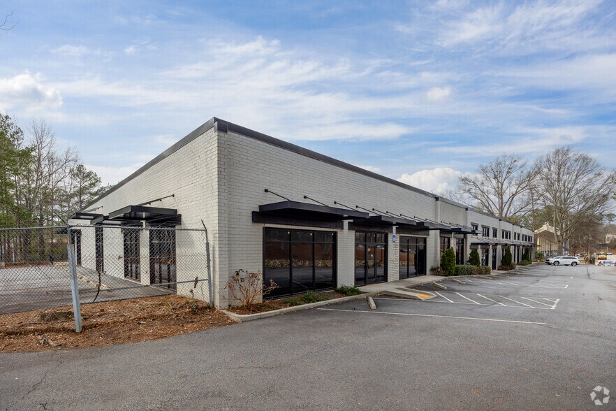 More Photos Of 3586 Pierce Dr NE, Chamblee Office For Lease
