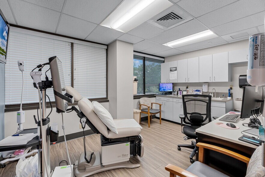 More Photos Of 661 E Altamonte Dr, Altamonte Springs Medical For Sale