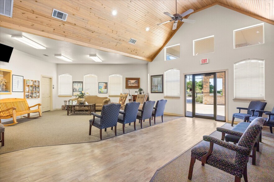 More Photos Of 1305 Paluxy Rd, Granbury Medical For Sale