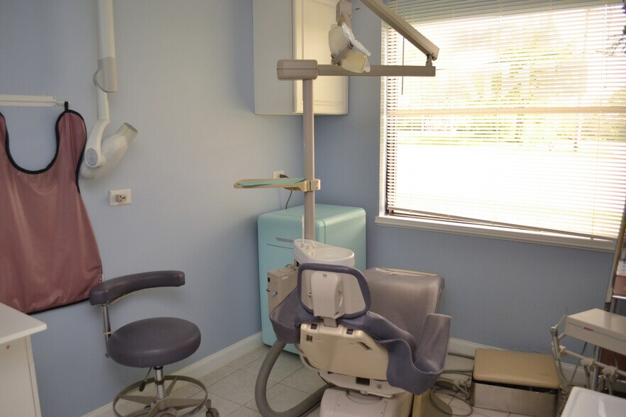 More Photos Of 2071 Irving Park Rd, Hanover Park Medical For Lease
