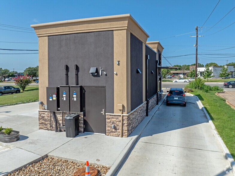 More Photos Of 3117 Williams Dr, Georgetown General Retail For Lease