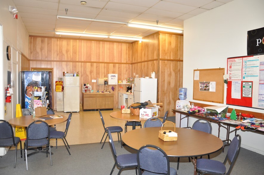 More Photos Of 10 Renaissance Way, Sanford Warehouse For Lease