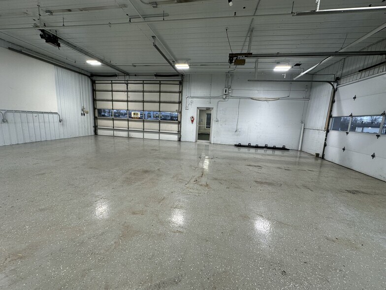 More Photos Of 8620 N County Road 25A, Piqua Showroom For Lease