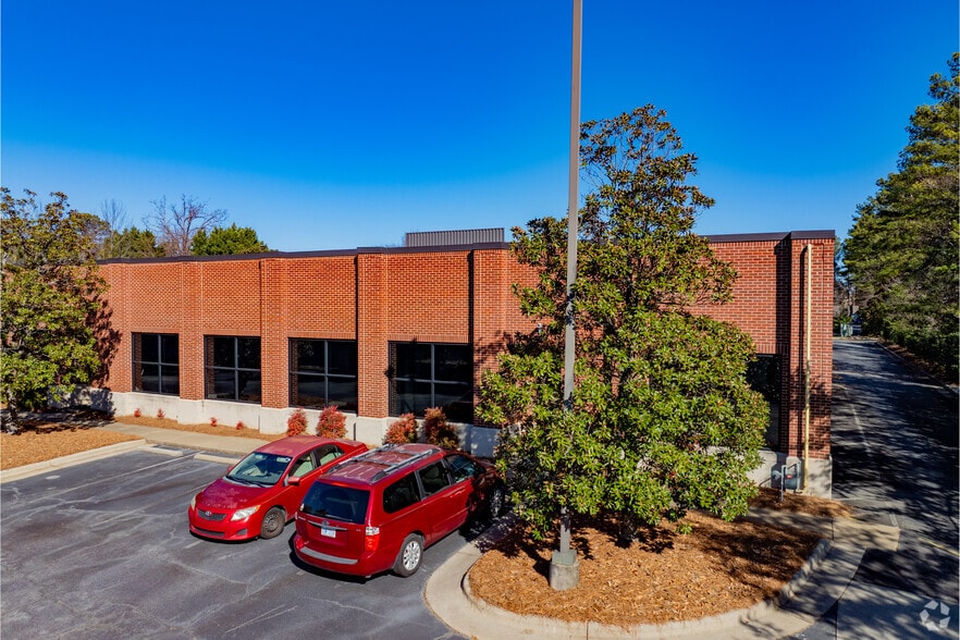 More Photos Of 6100 Maddry Oaks Ct, Raleigh Flex For Sale