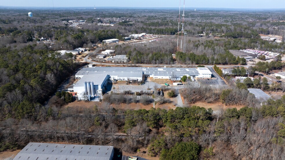 More Photos Of 83 Hillwood Cir, Newnan Manufacturing For Lease