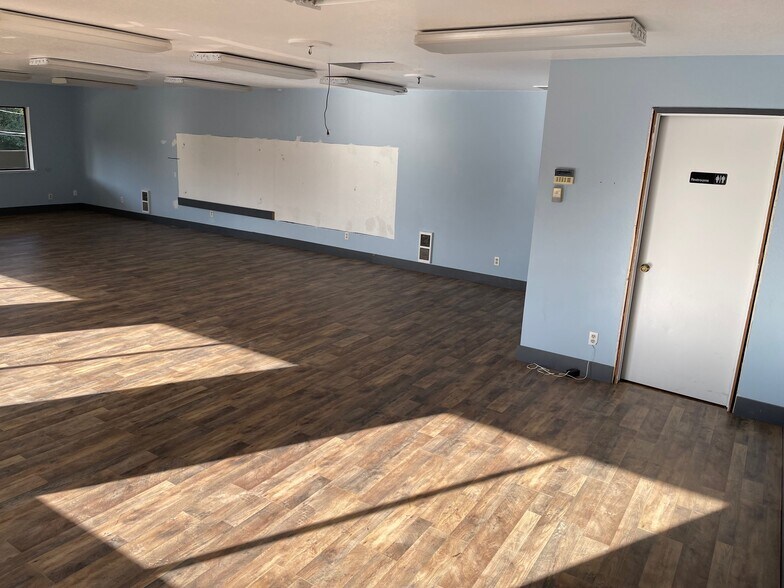More Photos Of 9222 Brownsville Hwy NE, Bremerton Storefront Retail Office For Lease