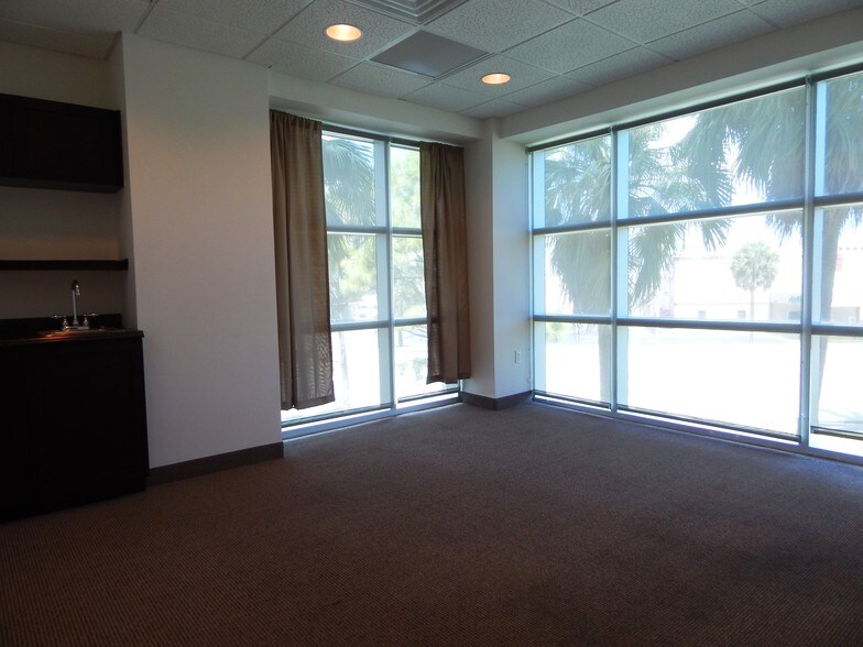More Photos Of 1050 SE Monterey Rd, Stuart Medical For Lease