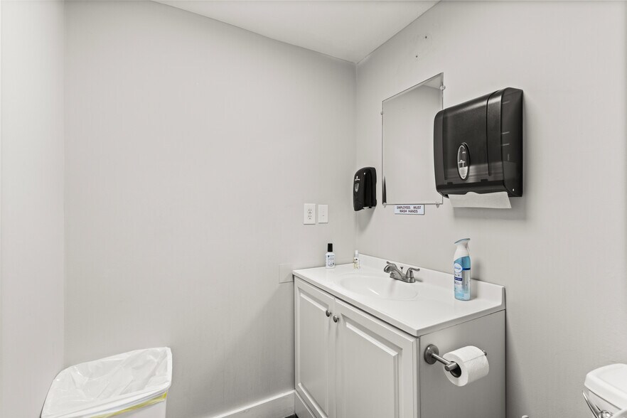 More Photos Of 642 Central Ave, Dover Office For Lease