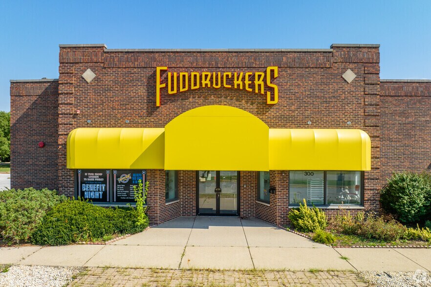 More Photos Of 300 Town Center Rd, Matteson Restaurant For Sale