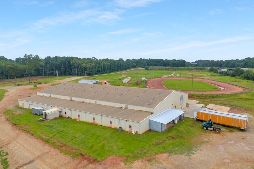 More Photos Of 252 Komplex Dr, Carnesville Warehouse For Sale