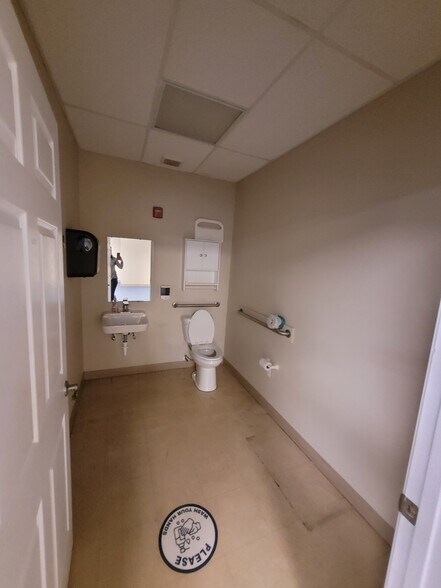 More Photos Of 2810 St Isabel St, Tampa Medical For Lease