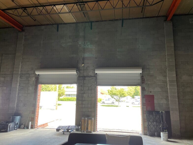 More Photos Of 3455 Empire Blvd SW, Atlanta Warehouse For Lease