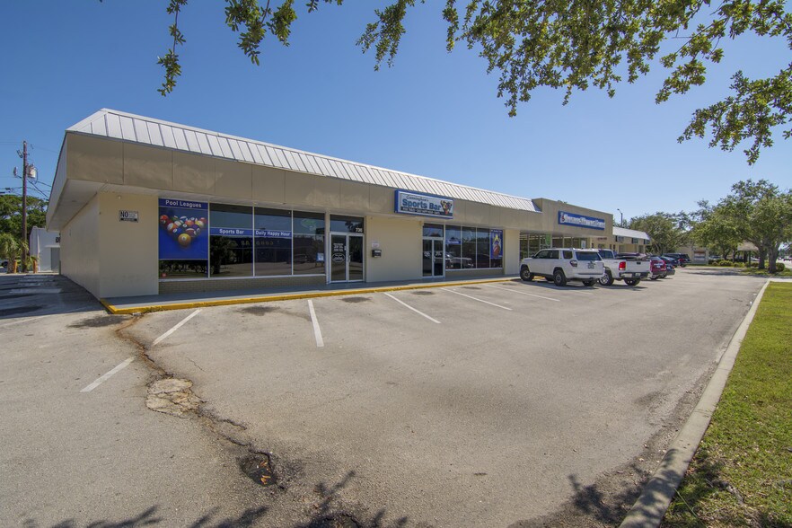 Primary Photo Of 702-736 21st St, Vero Beach Storefront For Lease