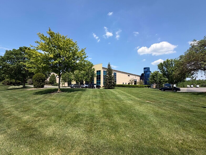 More Photos Of 4044 Brockton Dr, Grand Rapids Manufacturing For Sale