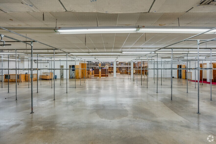 More Photos Of 2601 NW 6th Ave, Miami Freestanding For Sale