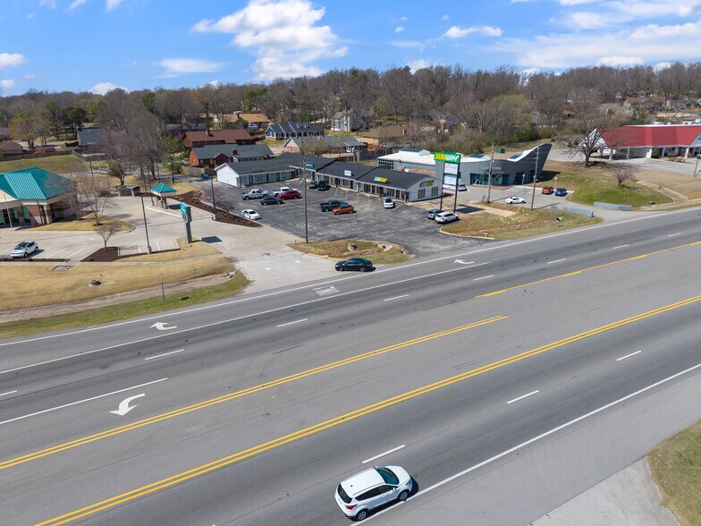 More Photos Of 5204 S Thompson St, Springdale Storefront Retail Office For Lease