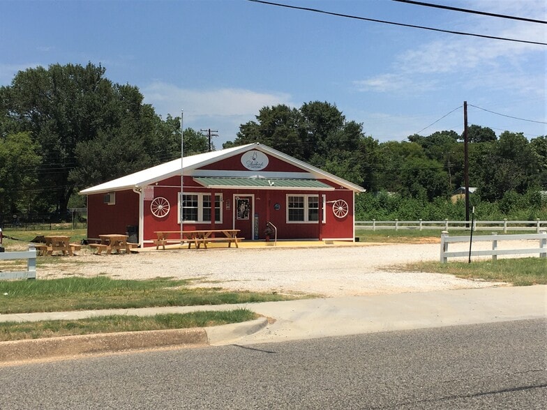 Primary Photo Of 11968 State Highway 64 W, Tyler Freestanding For Lease