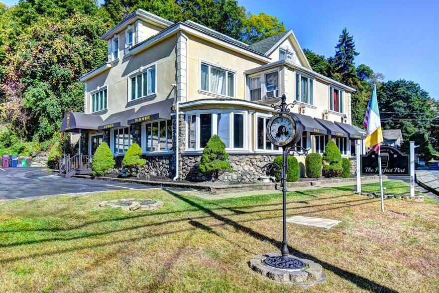 More Photos Of 337 N Liberty Dr, Tomkins Cove Restaurant For Sale