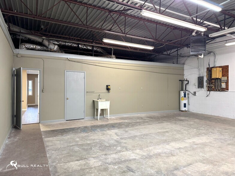 Primary Photo Of 2124 Gresham Rd, Lilburn Light Distribution For Lease