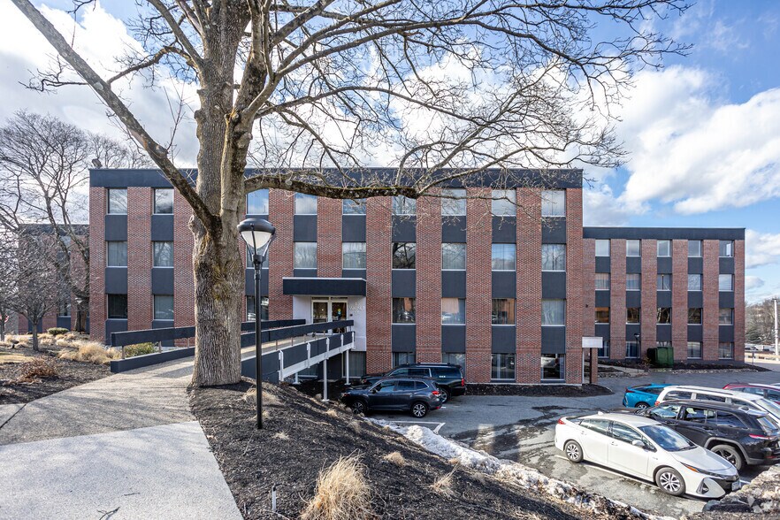 More Photos Of 65 Walnut St, Wellesley Medical For Lease