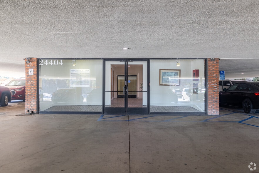 More Photos Of 24404 S Vermont Ave, Harbor City Unknown For Lease