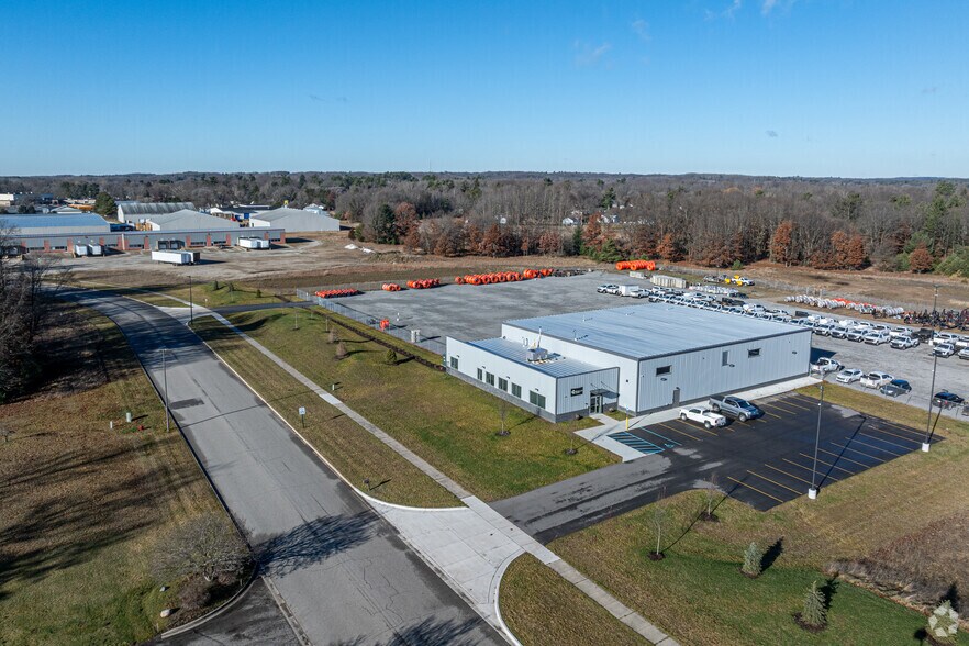 More Photos Of 541 S Industrial Dr, Newaygo Warehouse For Sale