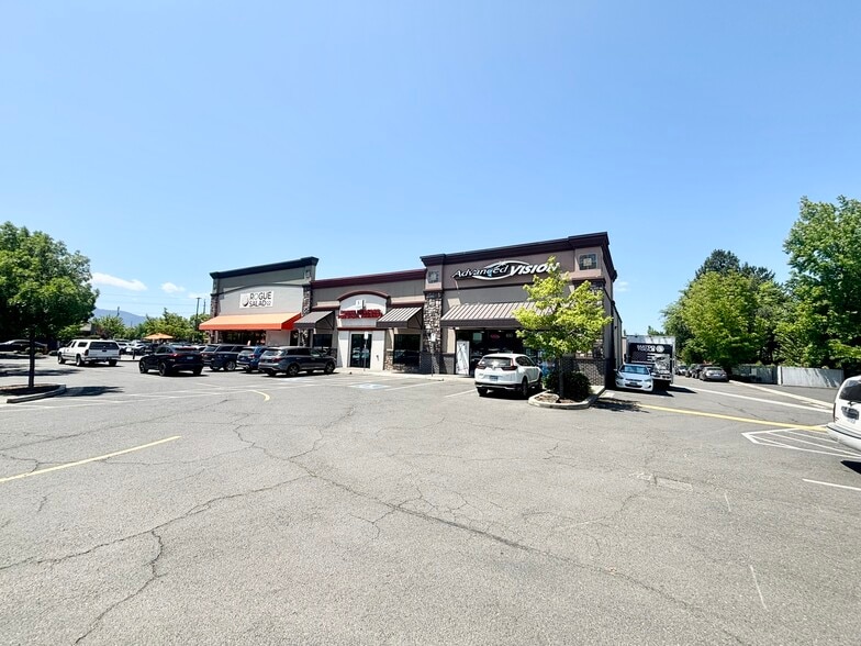 More Photos Of 1251 E McAndrews, Medford Restaurant For Lease