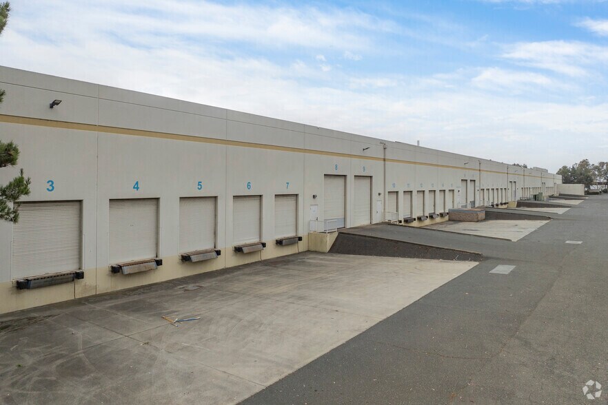 More Photos Of 7411 Central Ave, Newark Manufacturing For Lease