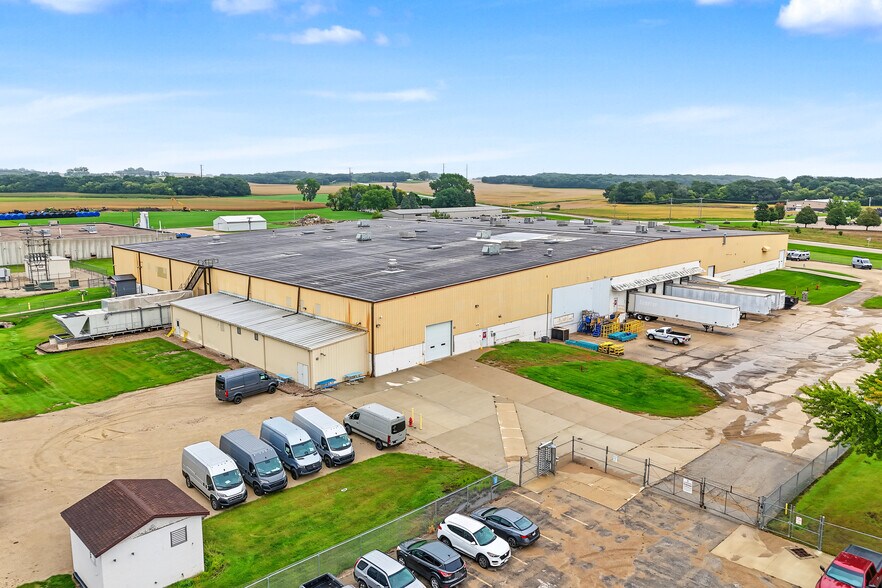 More Photos Of 808 Lake St, Lake Mills Industrial For Sale