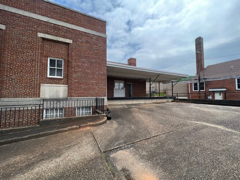 More Photos Of 133 W Main St, Manchester Office For Sale
