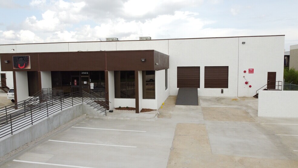 More Photos Of 2502-2510 Camp Ave, Carrollton Warehouse For Lease