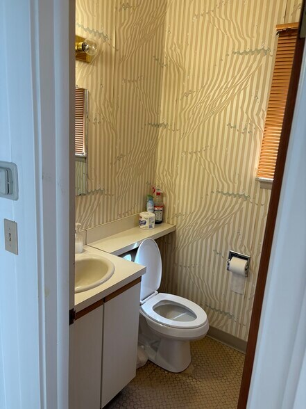 More Photos Of 220 E State St, Sycamore Office For Sale