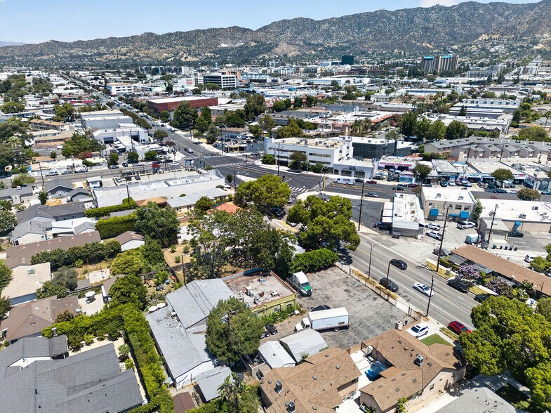 More Photos Of 435 S Main St, Burbank General Retail For Sale