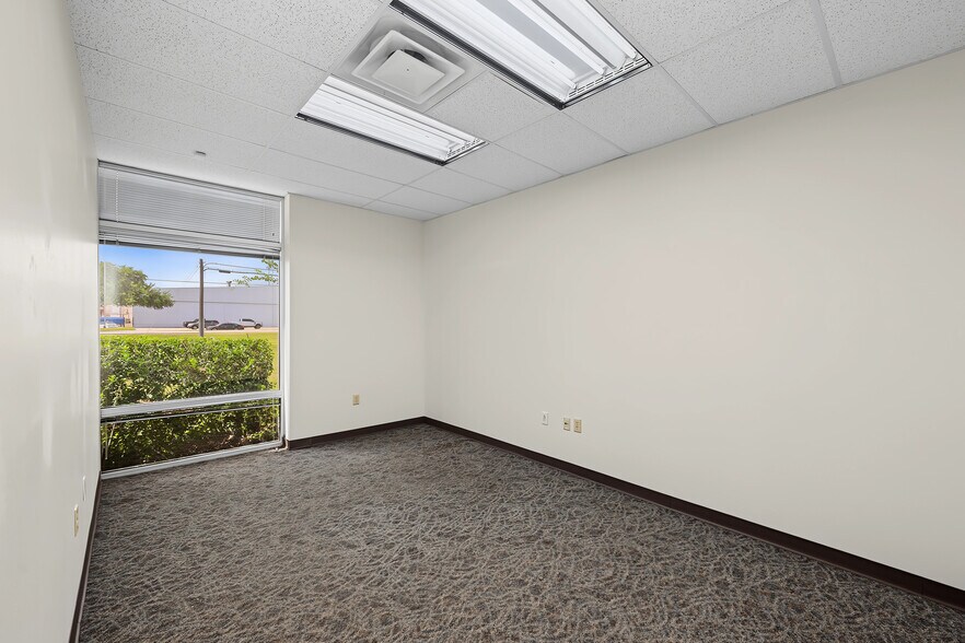More Photos Of 10845 Strang Rd, La Porte Warehouse For Lease