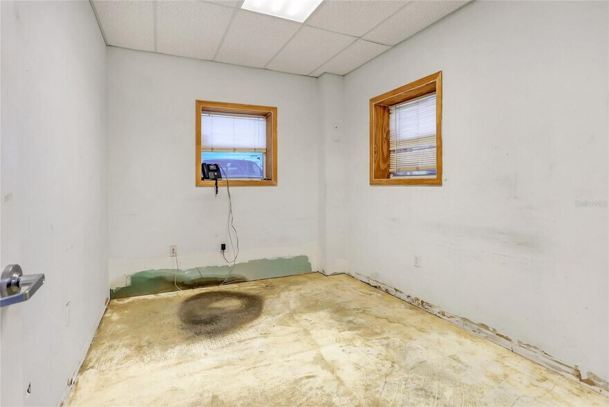 More Photos Of 875 Lakeview Dr, Deland Warehouse For Sale