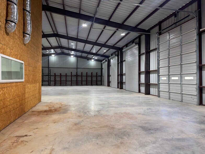 More Photos Of 10105 US-67, Alvarado Warehouse For Lease