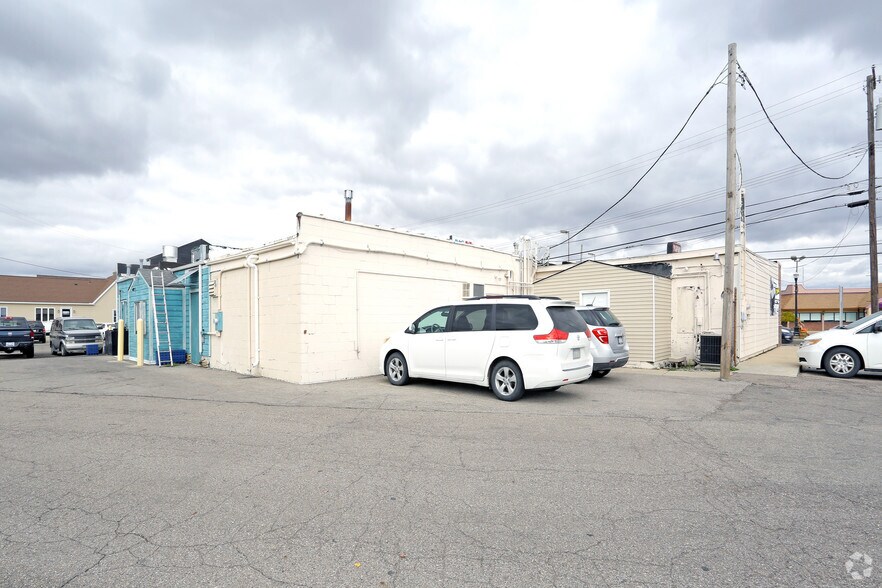 More Photos Of 67353-67365 S Main St, Richmond Storefront For Lease