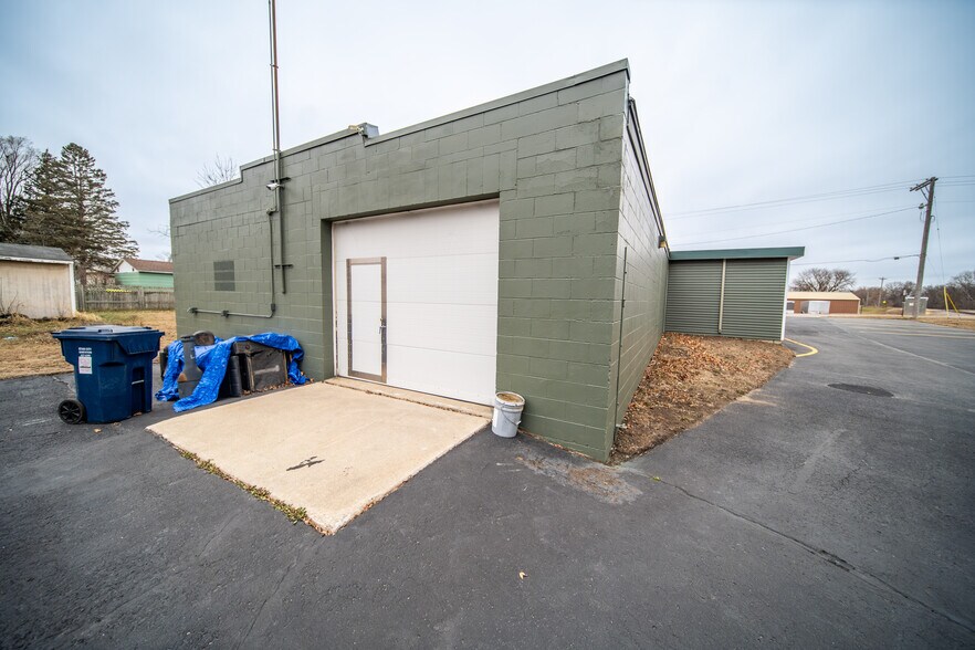 More Photos Of 1006 8th Ave SW, Austin Flex For Lease