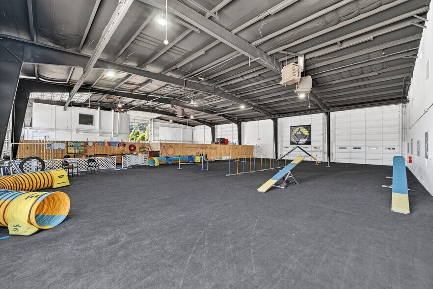 More Photos Of 2770 E Ponce de Leon Ave, Decatur Service For Sale