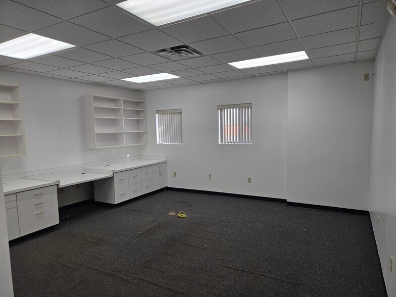 More Photos Of 1765 Carneige Ave, Clearwater Warehouse For Sale