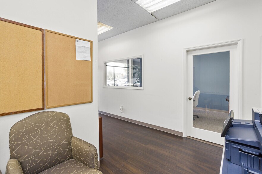 More Photos Of 1702 Mount Holly Rd, Burlington Freestanding For Lease