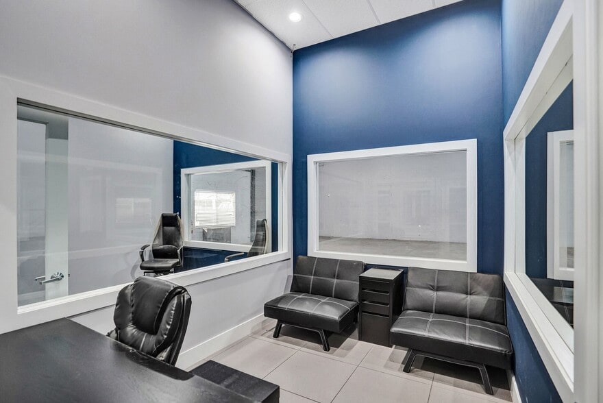 More Photos Of 2521 NE 4th Ave, Pompano Beach Flex For Lease