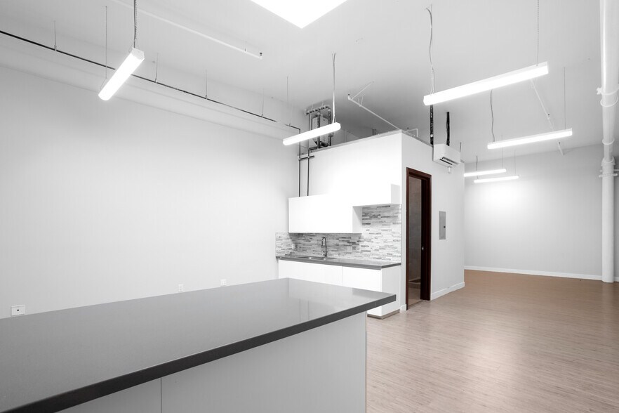 More Photos Of 3751-3761 S Hill St, Los Angeles Warehouse For Lease