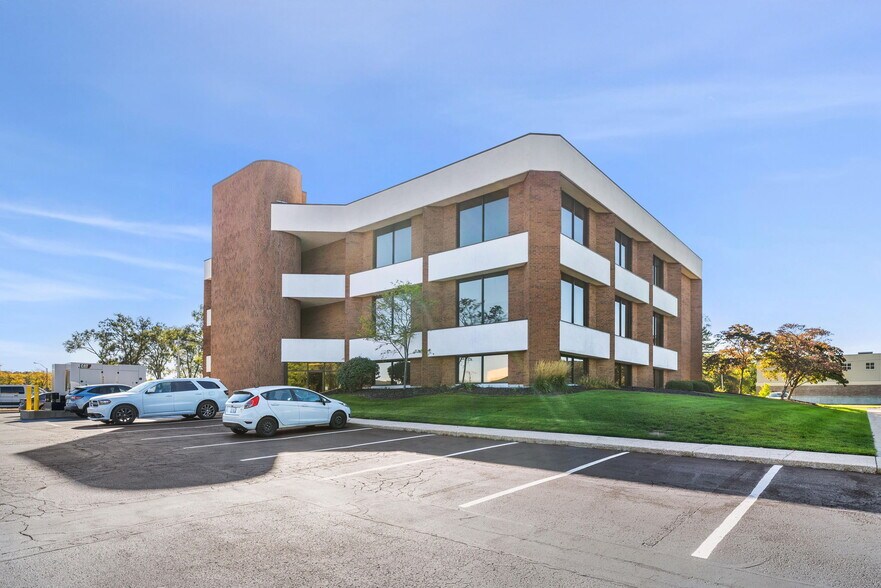 More Photos Of 115 Clover St, Holland Unknown For Lease