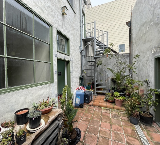 More Photos Of 327-329 Noe St, San Francisco Storefront Retail Residential For Sale