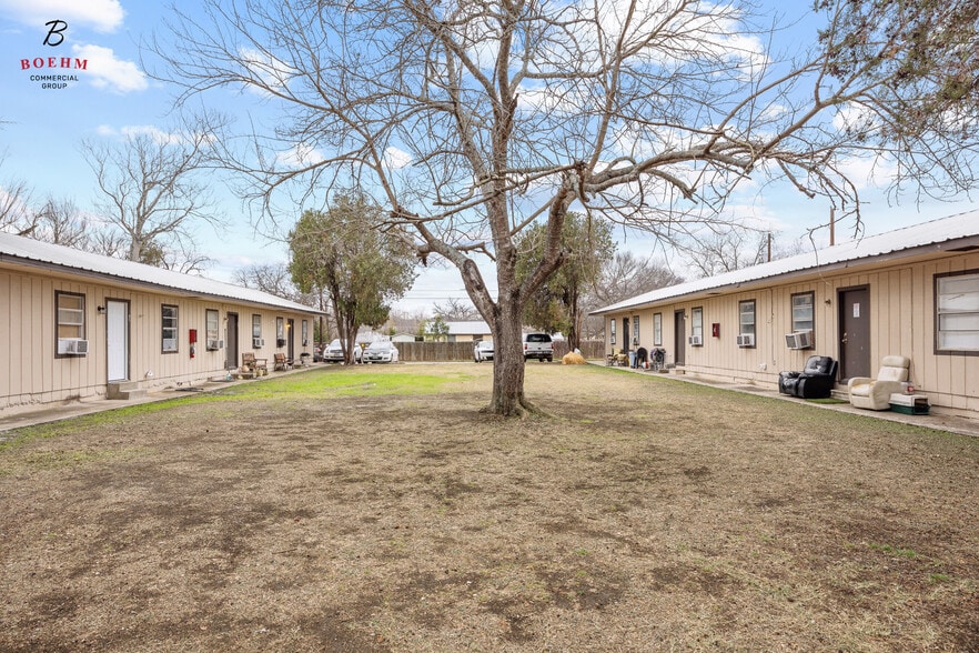 More Photos Of 2906-2908 Hunt St, Kerrville Apartments For Sale