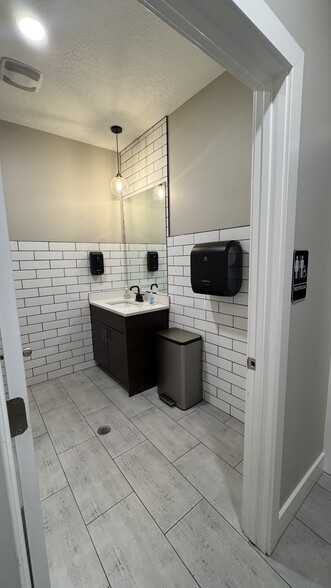 More Photos Of 745 S 100 E, Provo Light Manufacturing For Sale