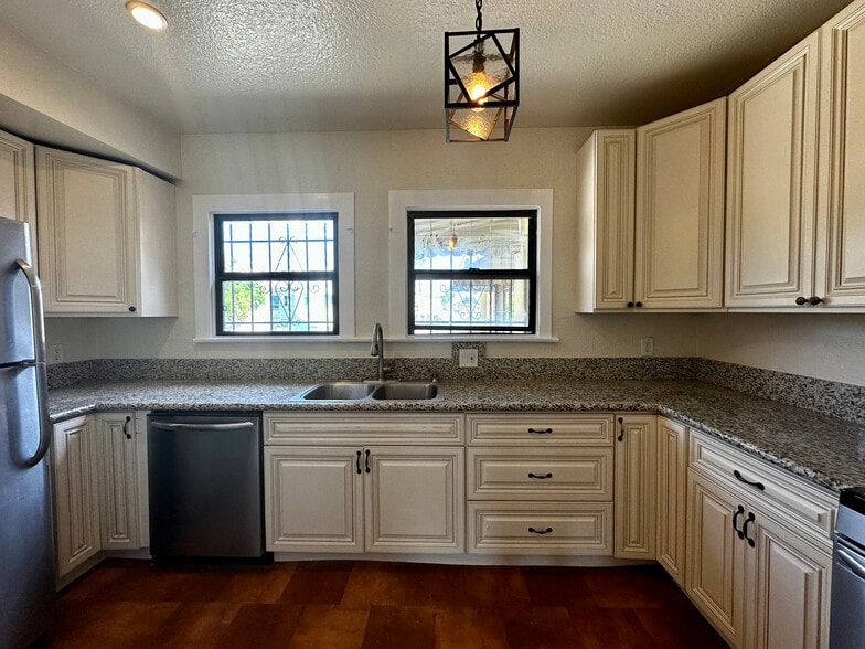 More Photos Of 5815 W Olympic Blvd, Los Angeles Apartments For Sale